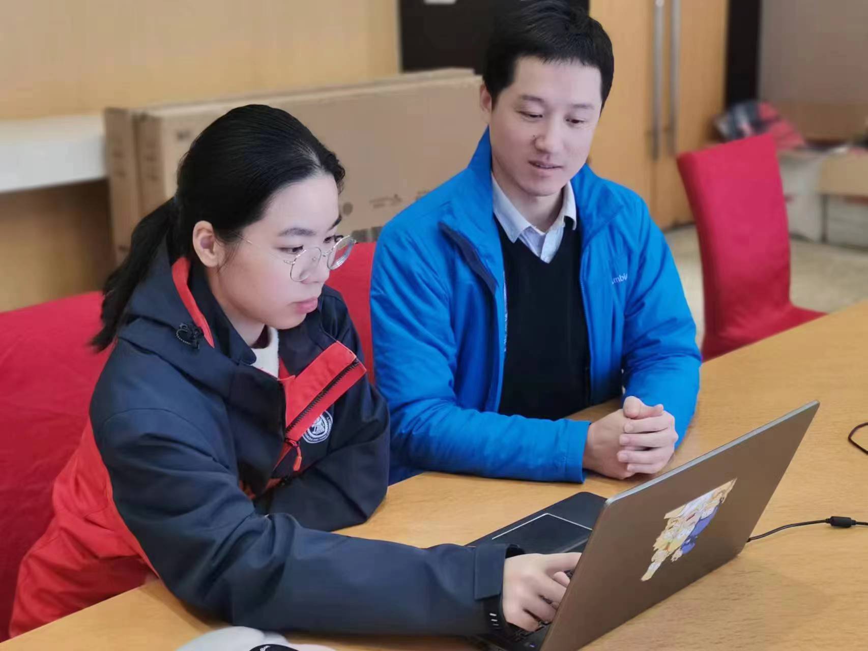 1702256408637214.jpg 指导老师辅导.jpg